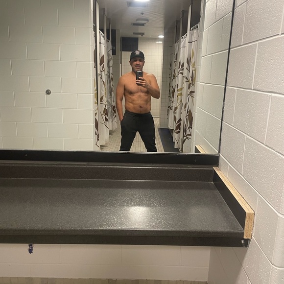 Meet your Posher, Carlos - Picture 4 of 5